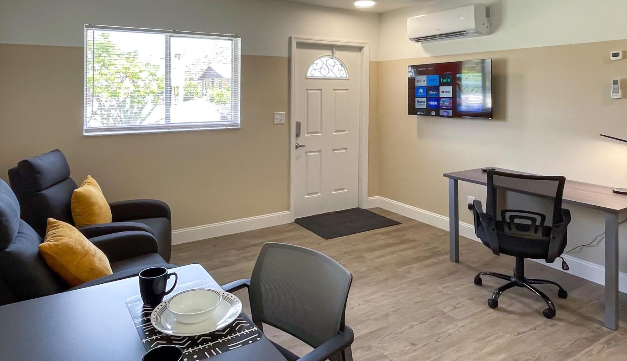 Lazy Cuckoo Inn - Sleek And Stylish Studio Apartments Fort Myers Beach Exterior foto