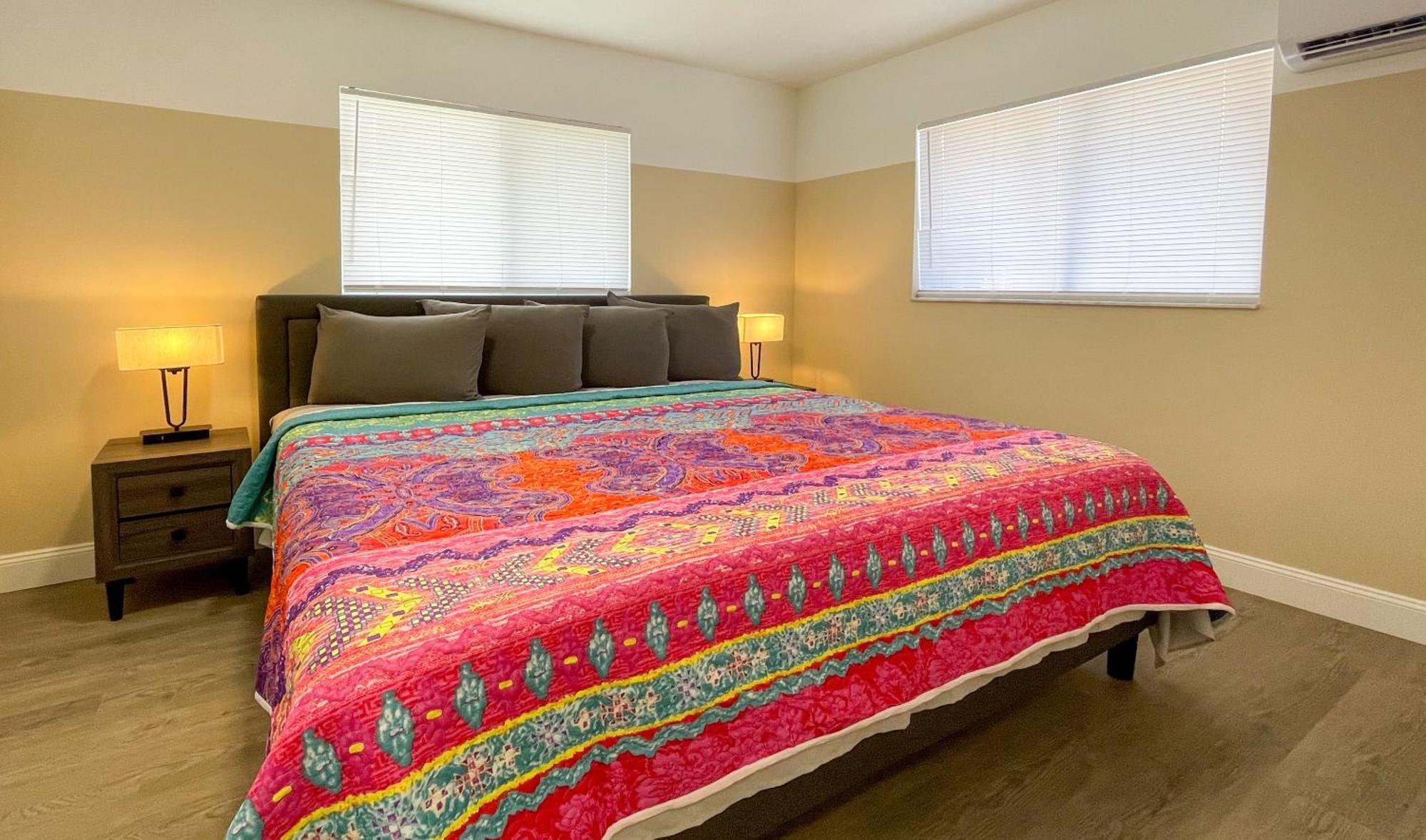 Lazy Cuckoo Inn - Sleek And Stylish Studio Apartments Fort Myers Beach Exterior foto